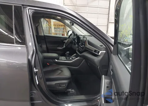 2022 Toyota Highlander Xle z USA, uszkodzony, nr VIN 5TDHZRBH5NS176062